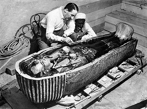 Amun Protecting Tutankhamun — image 2