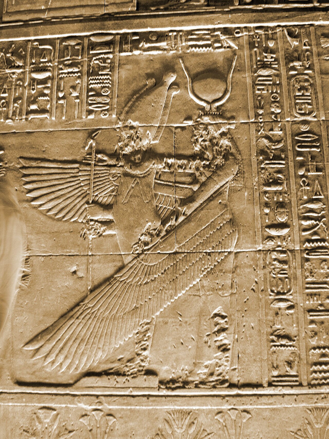 Golden Pendant of Osorkon II — image 7