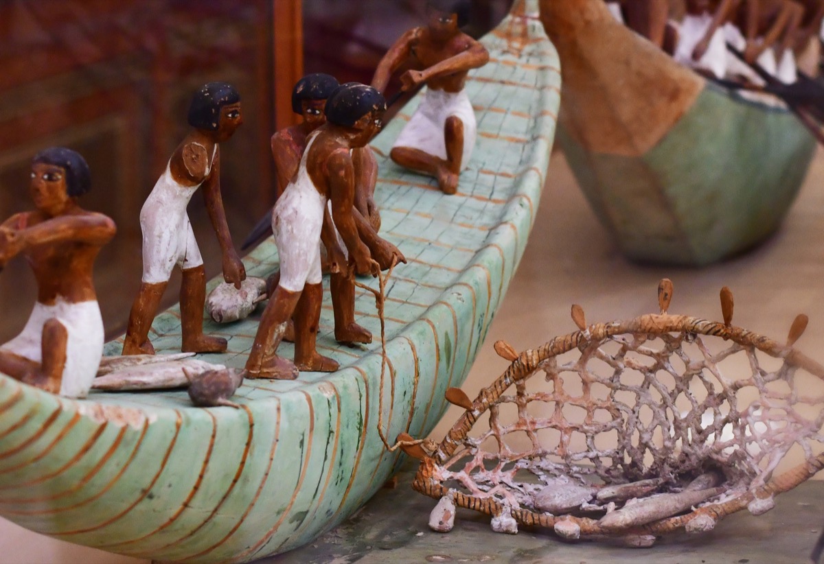 Servant Figurine: Woman Grinding Grain — image 2