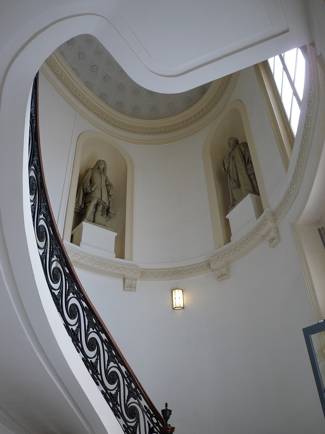 The Faubourg Saint Germain — image 2