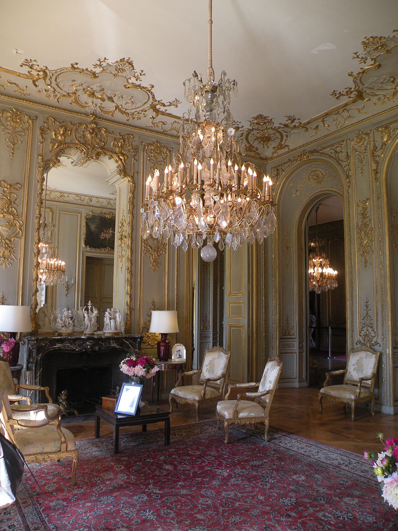 The Faubourg Saint Germain — image 6