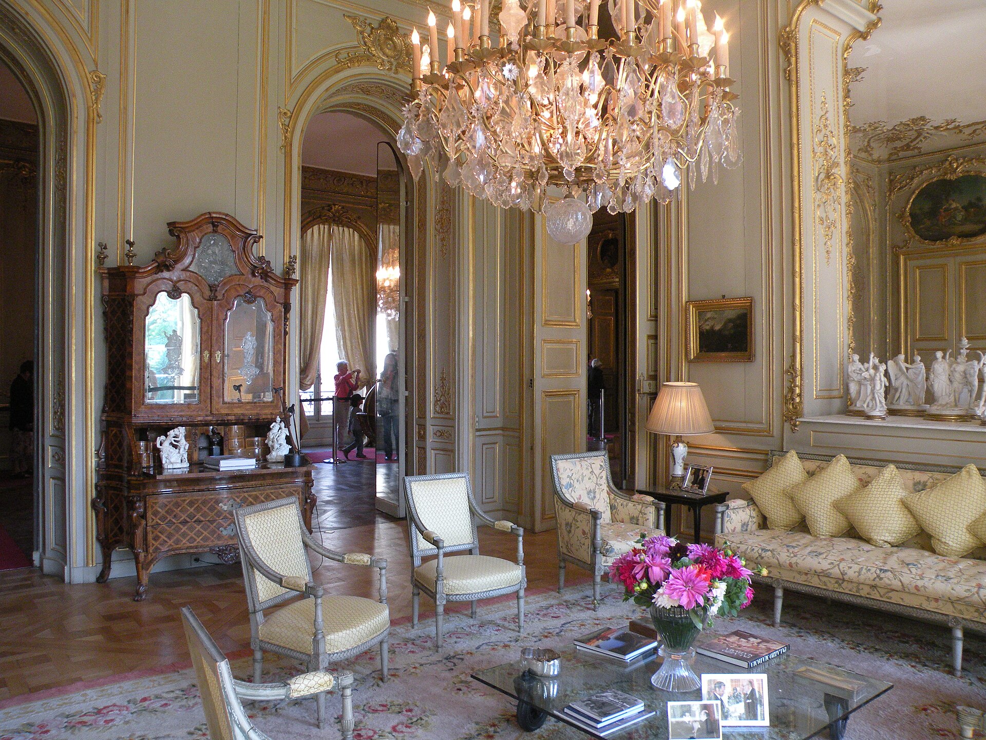 The Faubourg Saint Germain — image 7