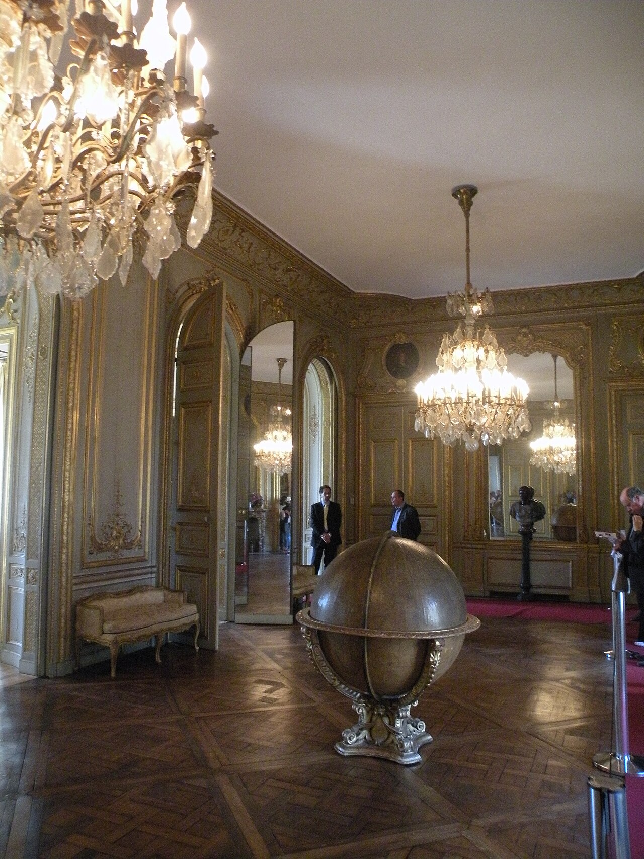 The Faubourg Saint Germain — image 9