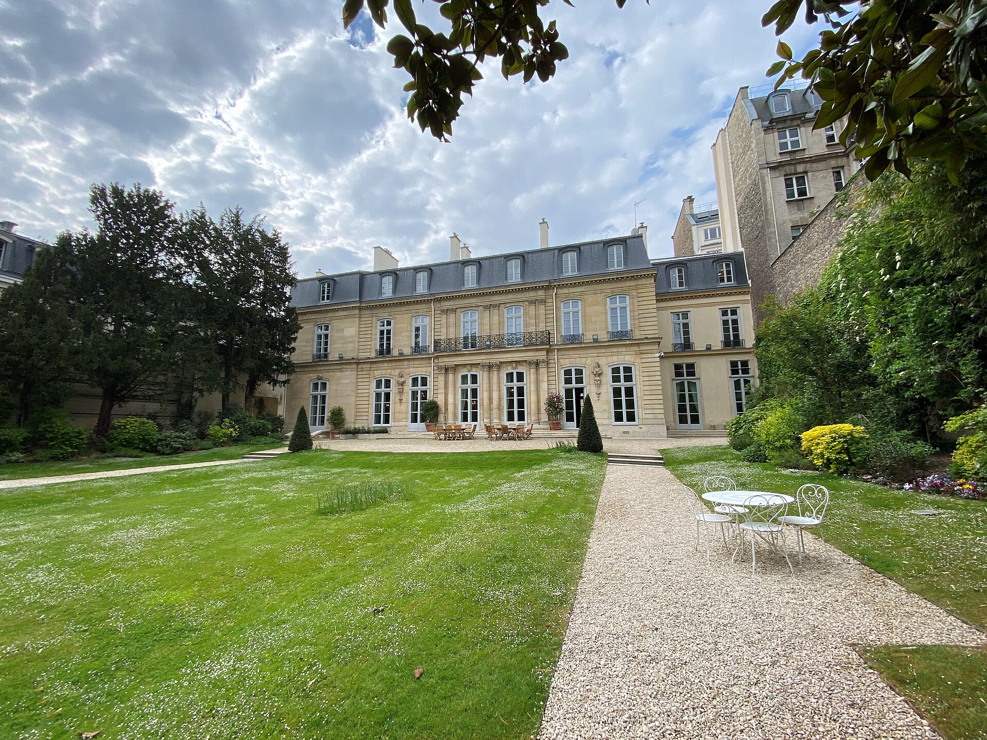 The Faubourg Saint Germain — image 1