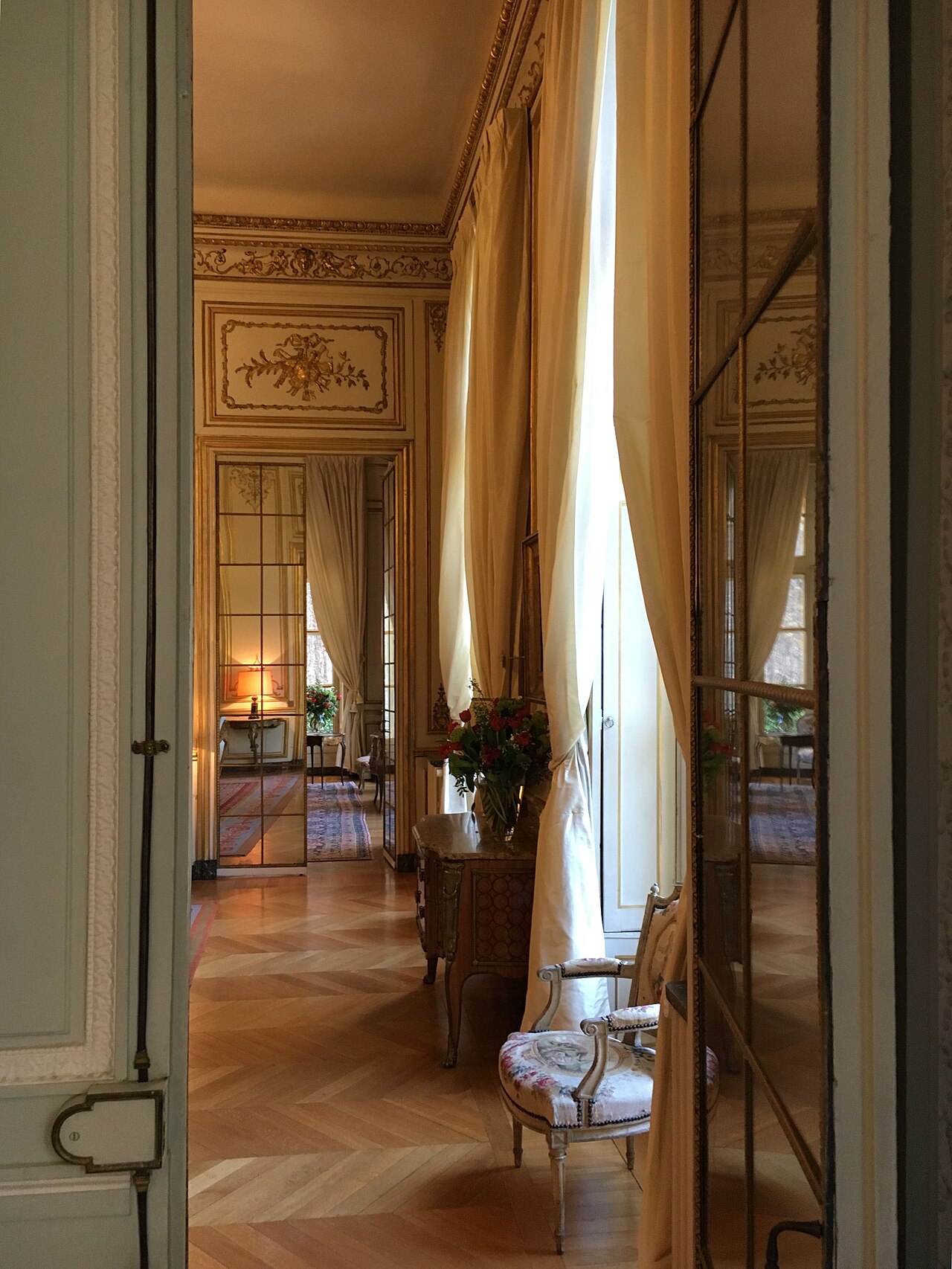 The Faubourg Saint Germain — image 10