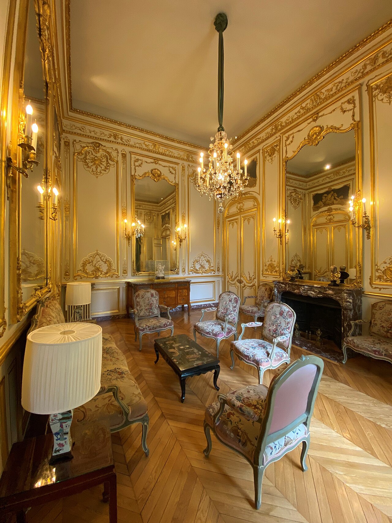 The Faubourg Saint Germain — image 13