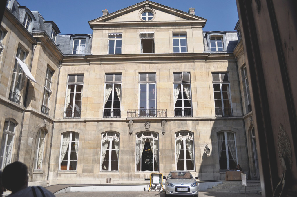 The Faubourg Saint Germain — image 1