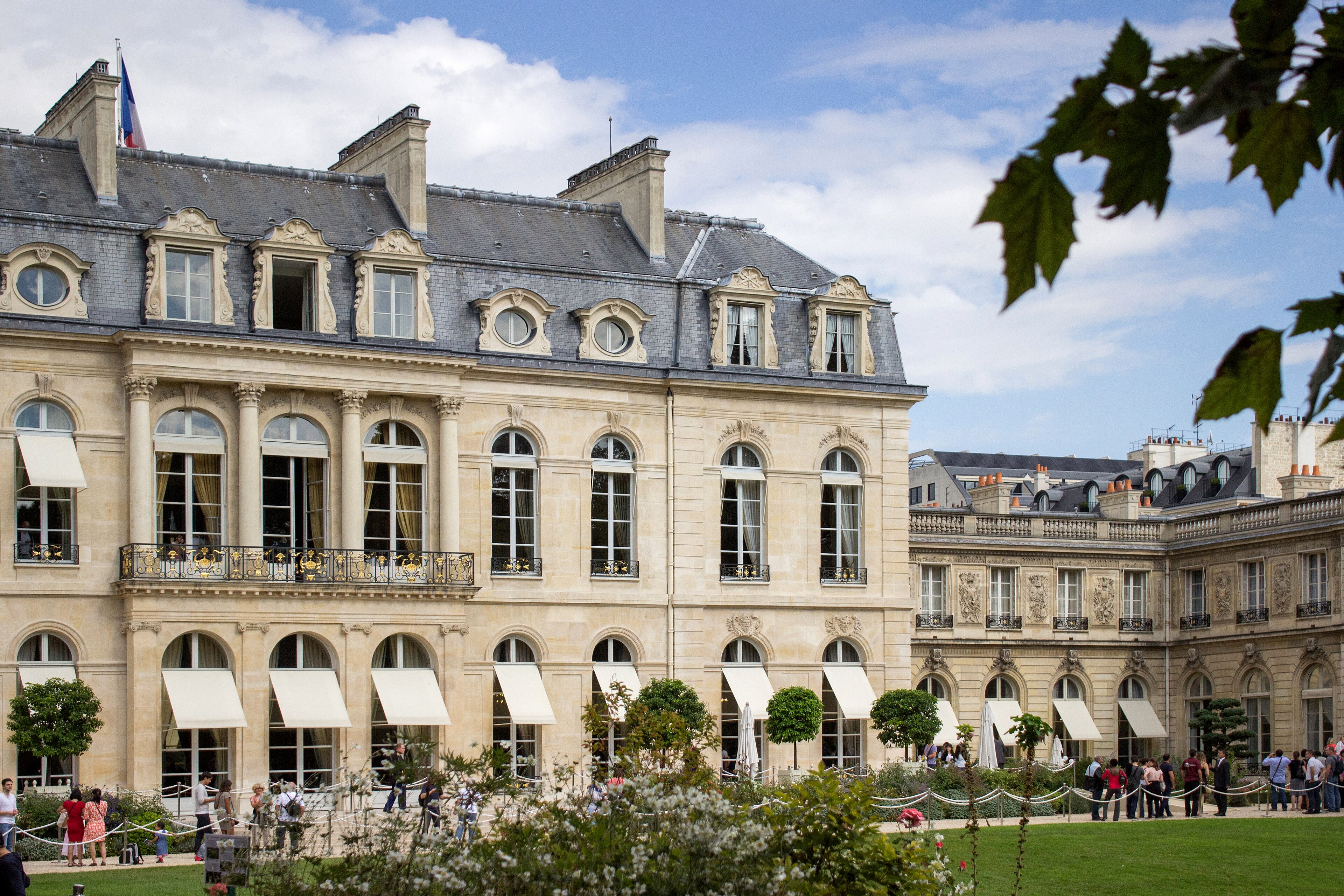 The Faubourg Saint Germain — image 10
