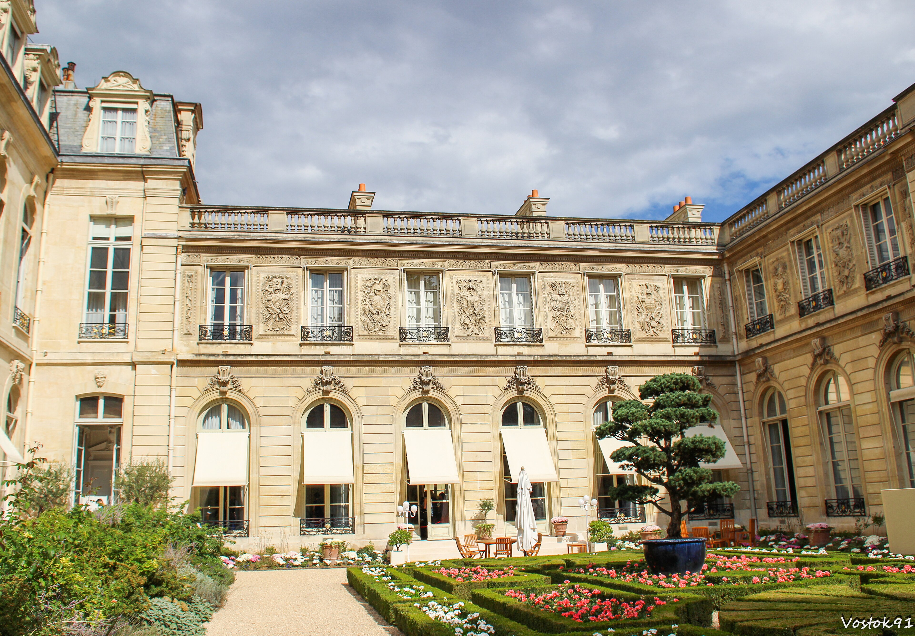 The Faubourg Saint Germain — image 2