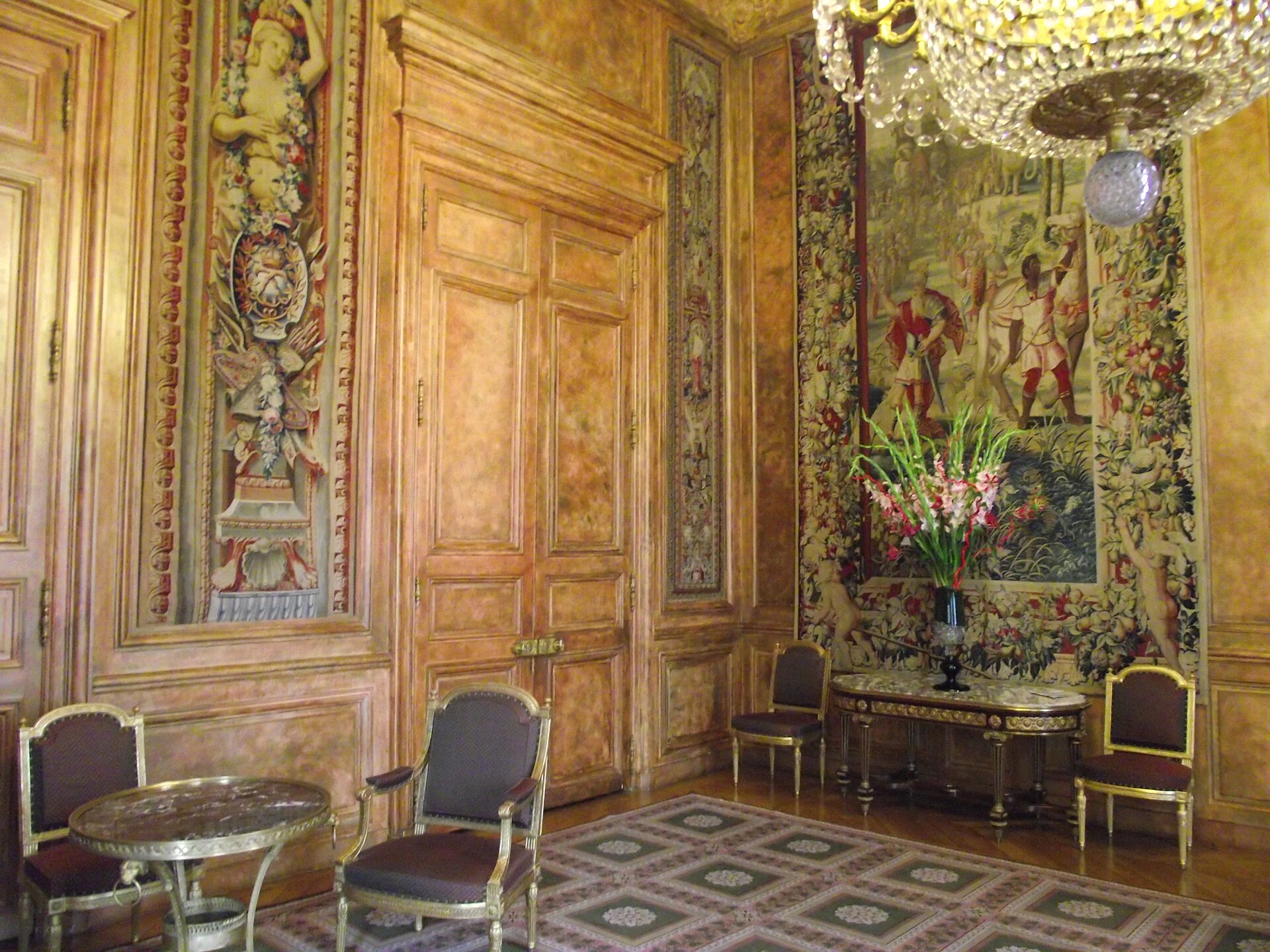 The Faubourg Saint Germain — image 4