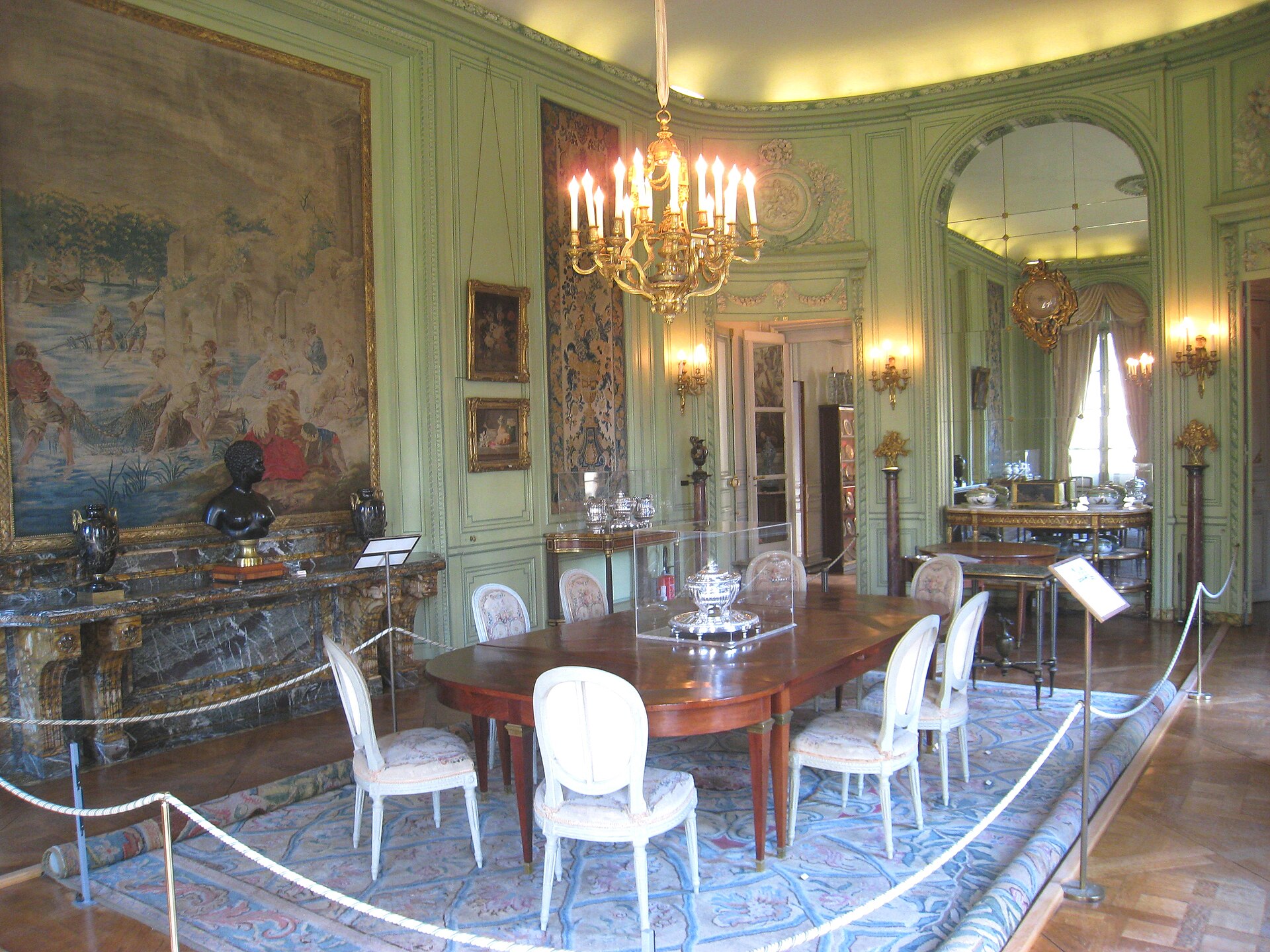 The Faubourg Saint Germain — image 5