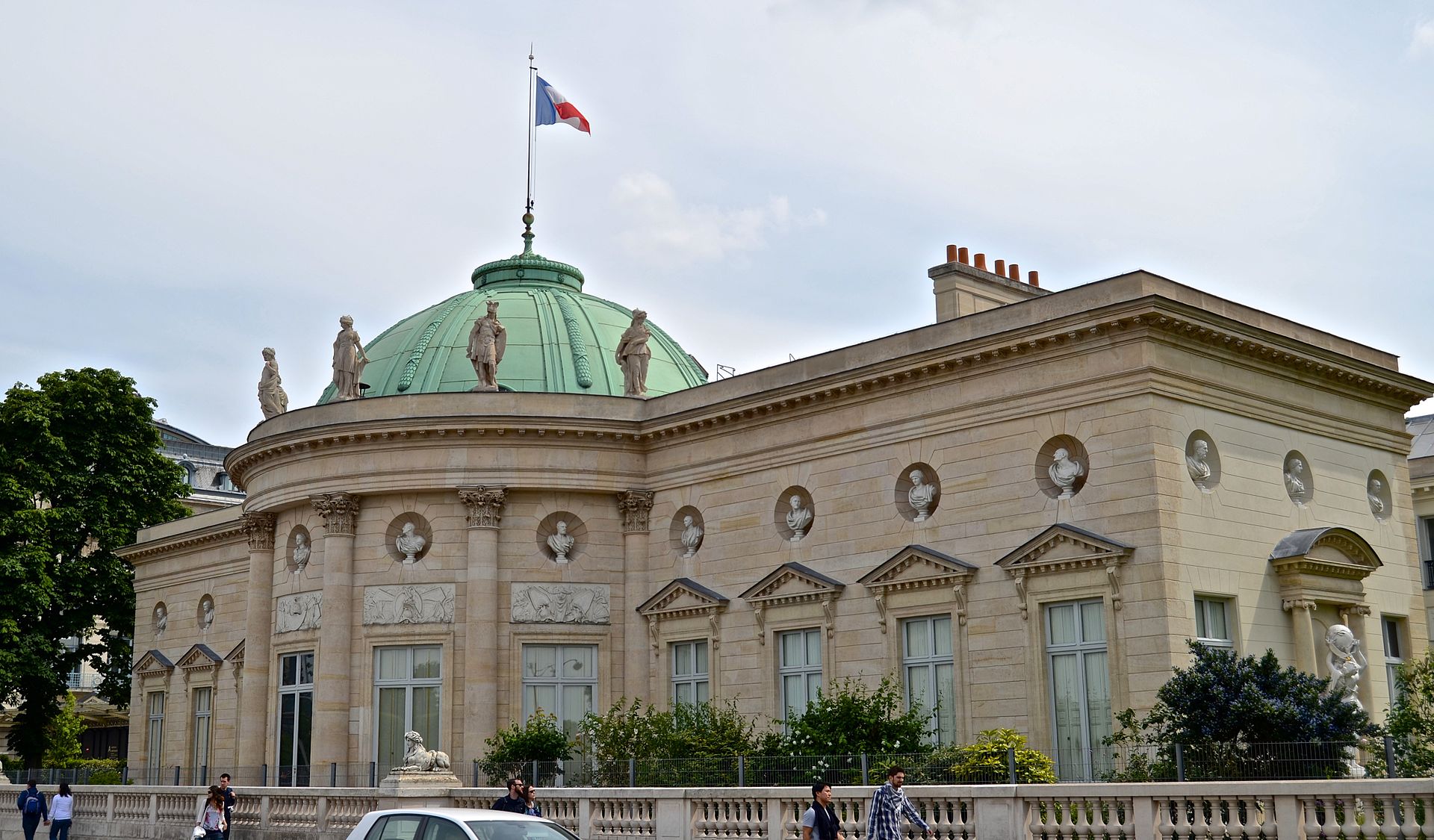 The Faubourg Saint Germain — image 19