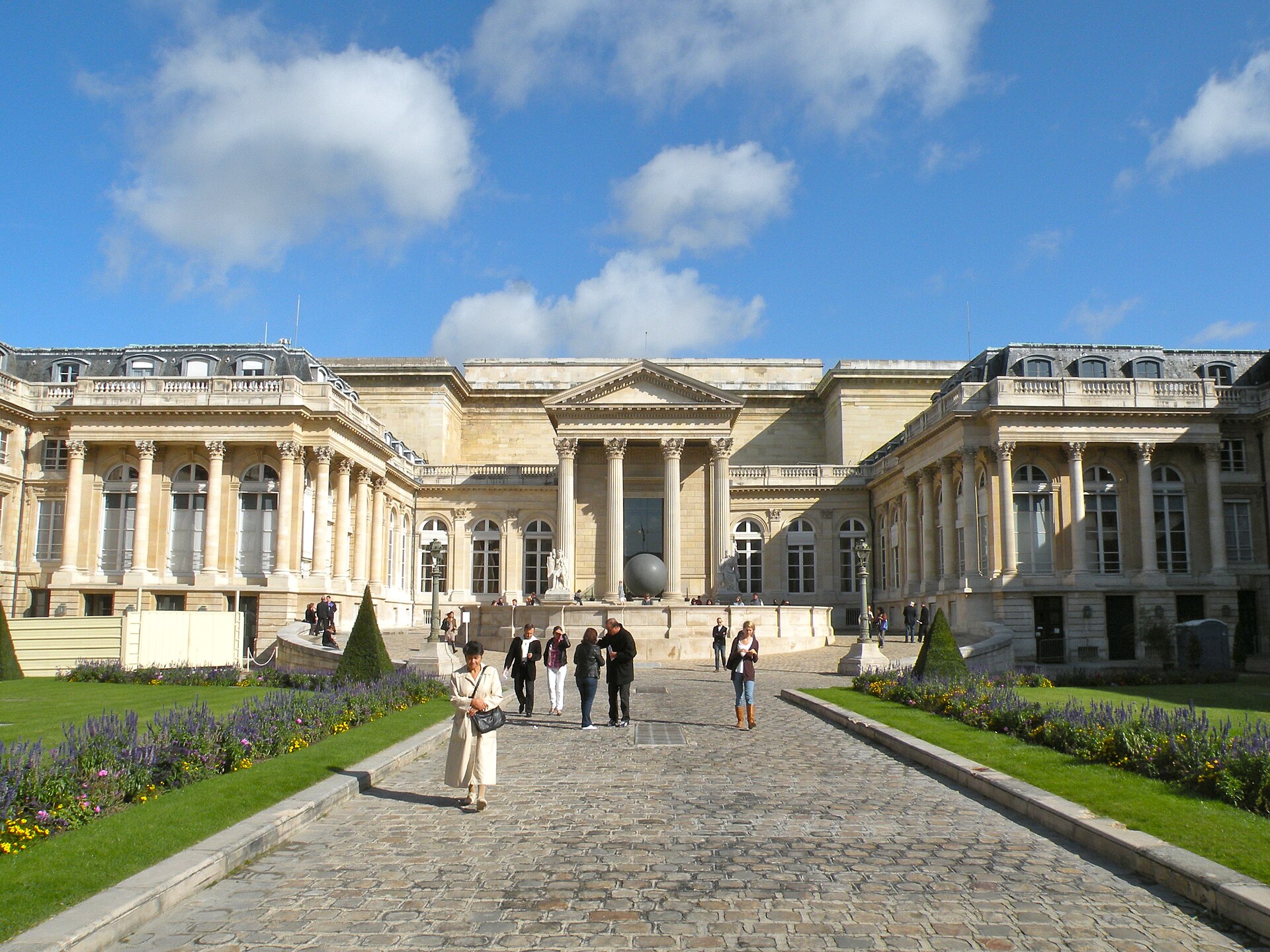 The Faubourg Saint Germain — image 9