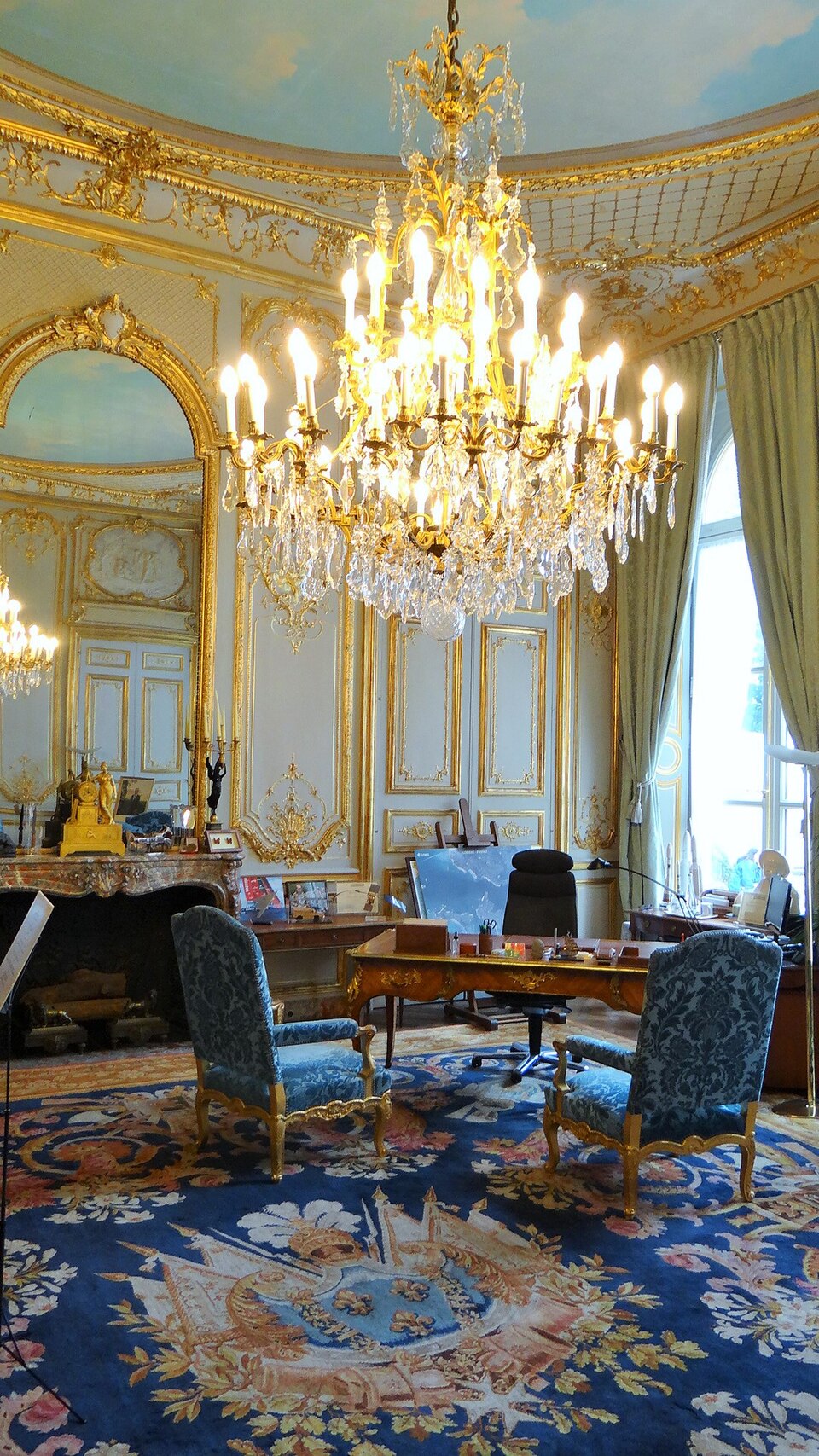 The Faubourg Saint Germain — image 4