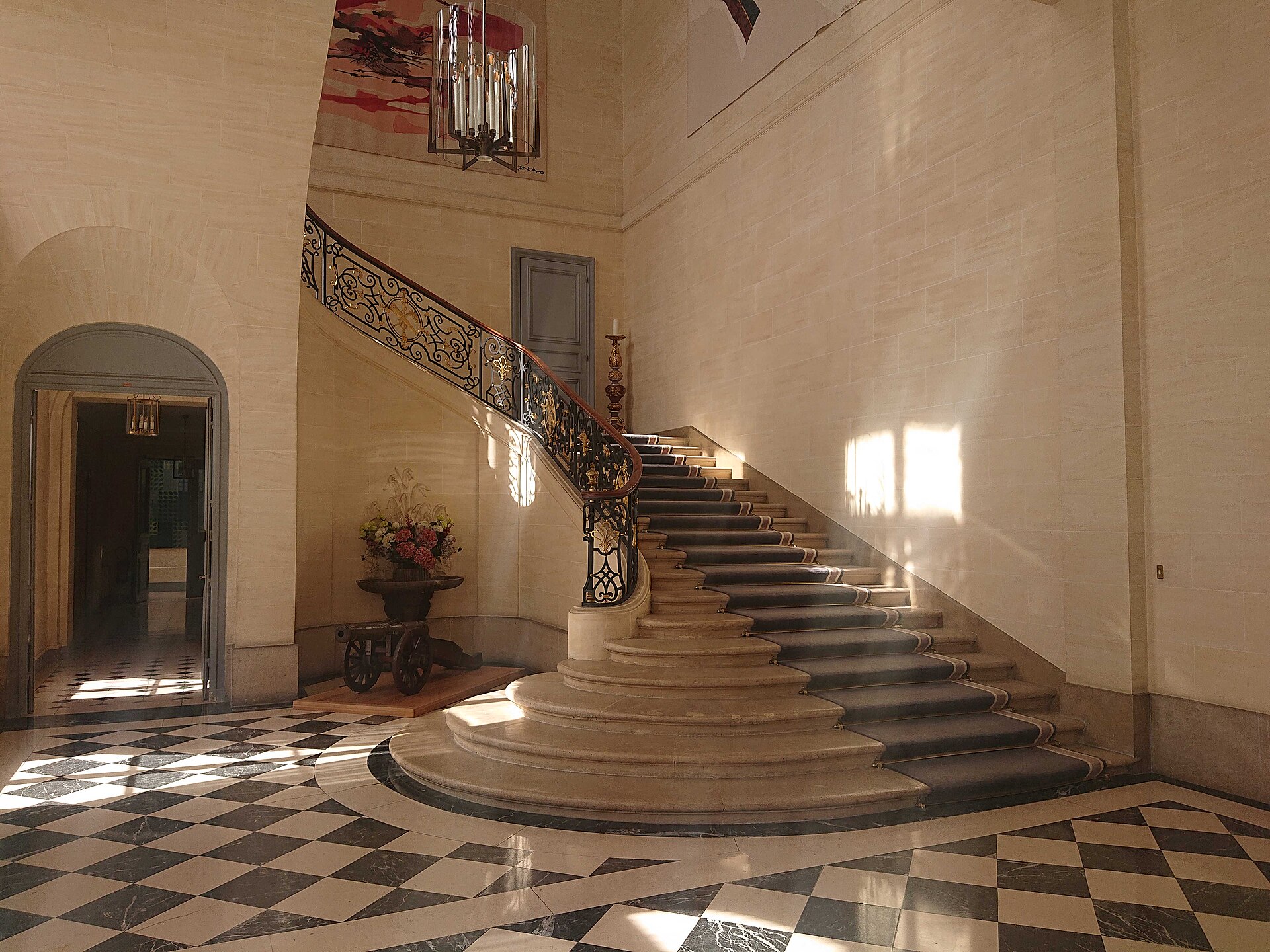 The Faubourg Saint Germain — image 5