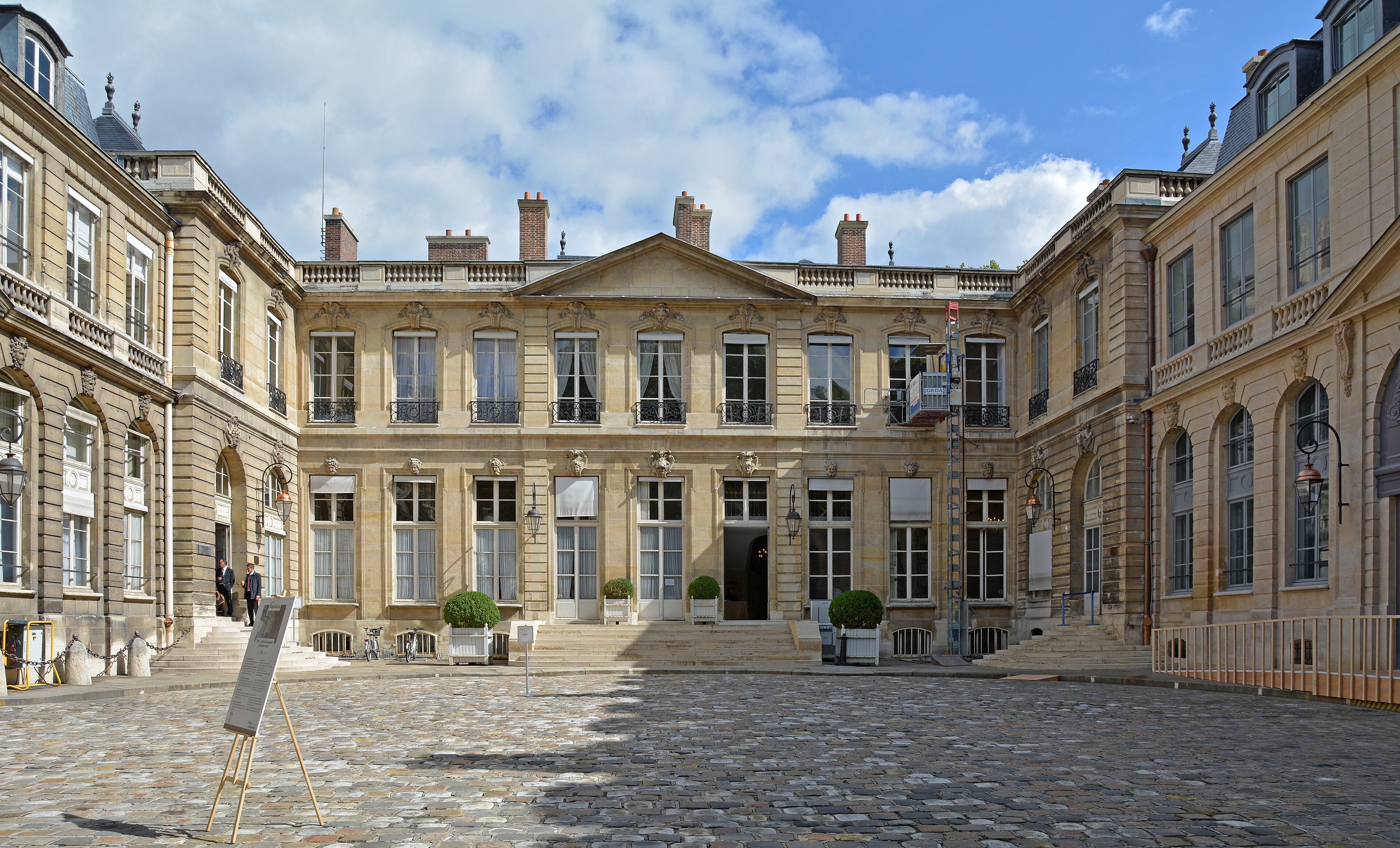 The Faubourg Saint Germain — image 2