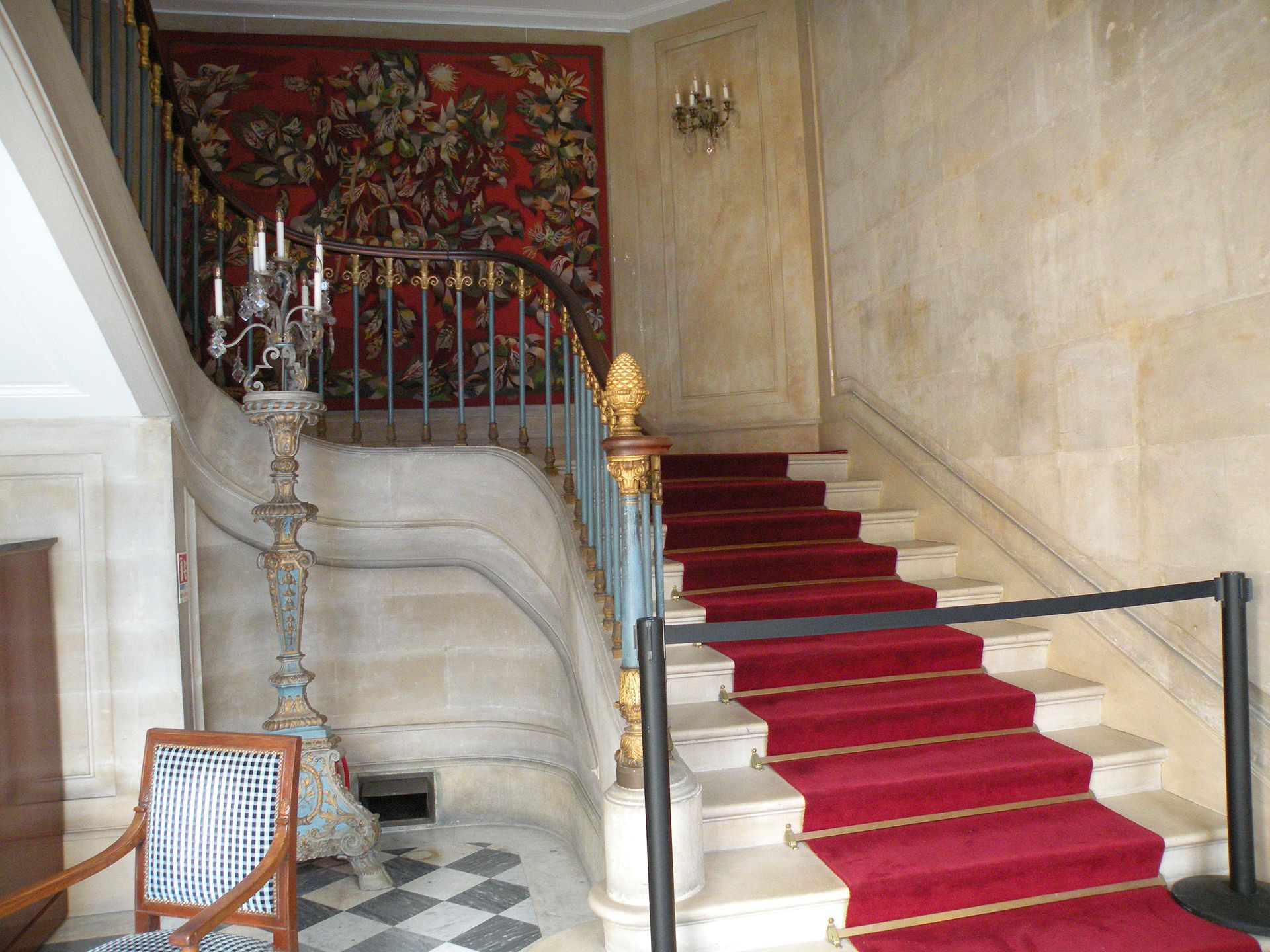 The Faubourg Saint Germain — image 5