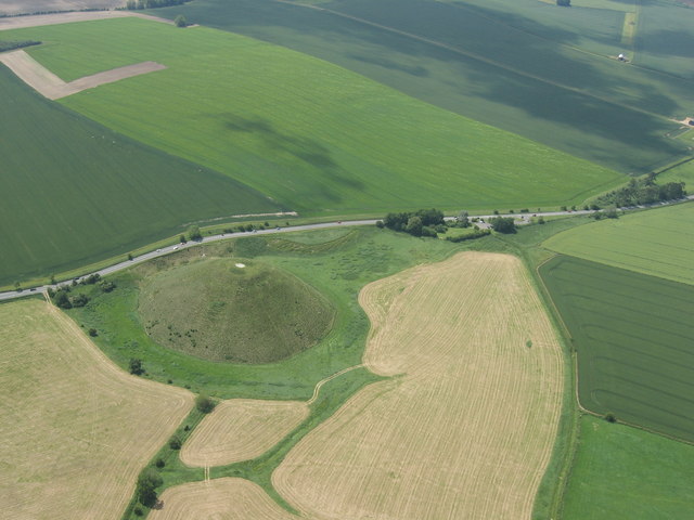 Silbury Hill - The artificial mound — image 1